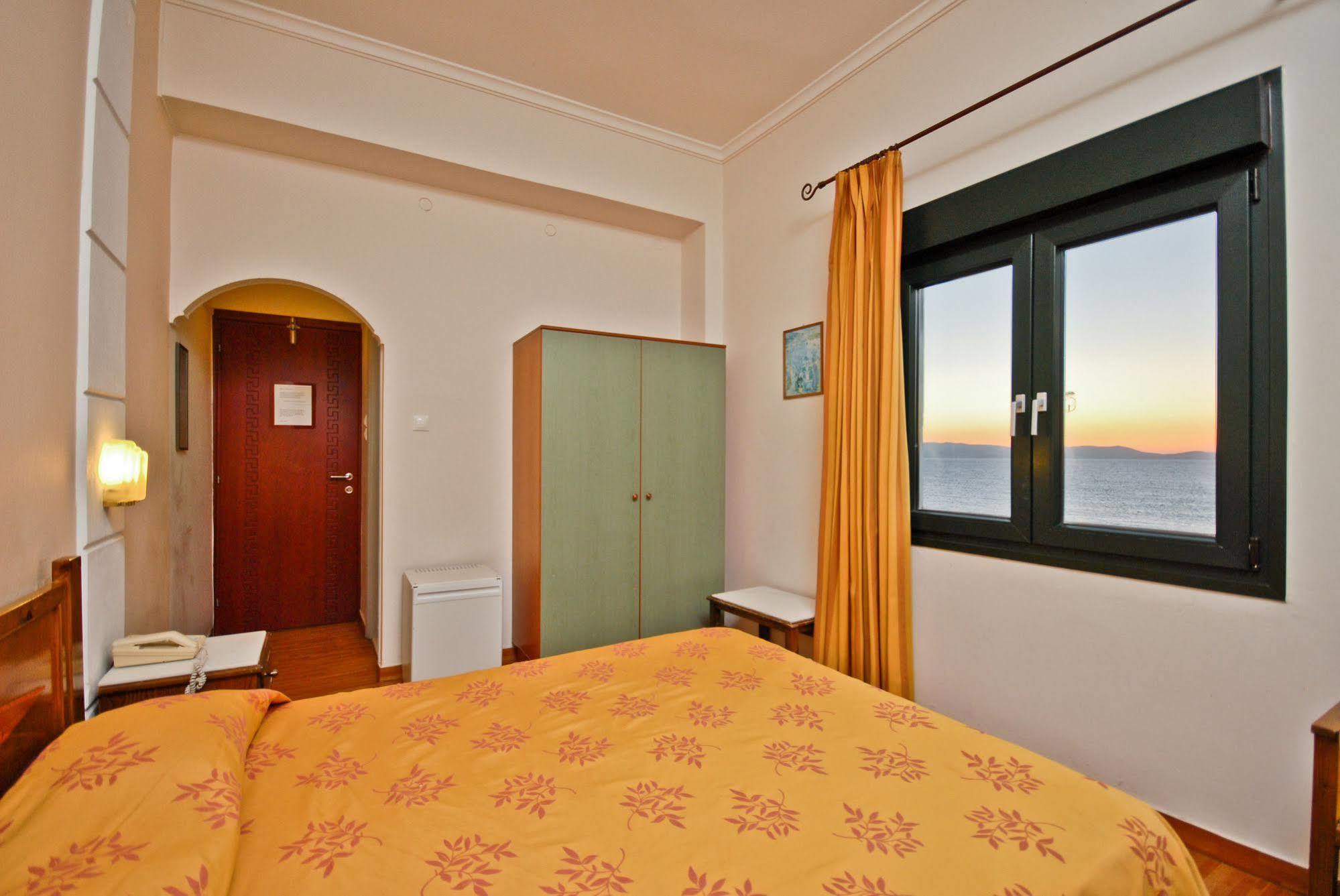 Hotel Coronis Naxos City Екстер'єр фото